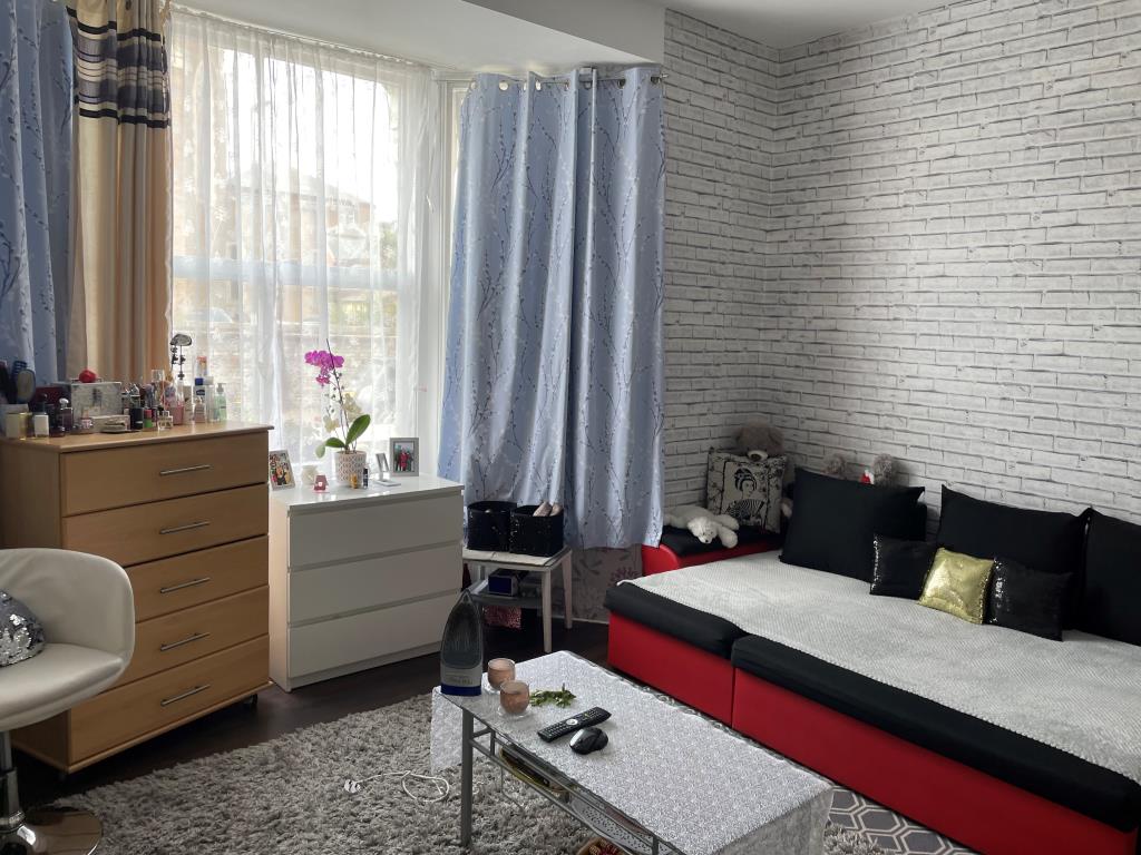 Lot: 156 - SUBSTANTIAL HMO PRODUCING APPROXIMATELY £127,000 PER ANNUM -